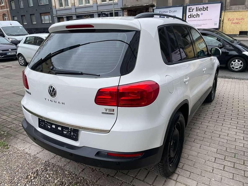 Gebraucht VW Tiguan Trendline 122 PS (89 kW) 2011 Candyweiß SUV