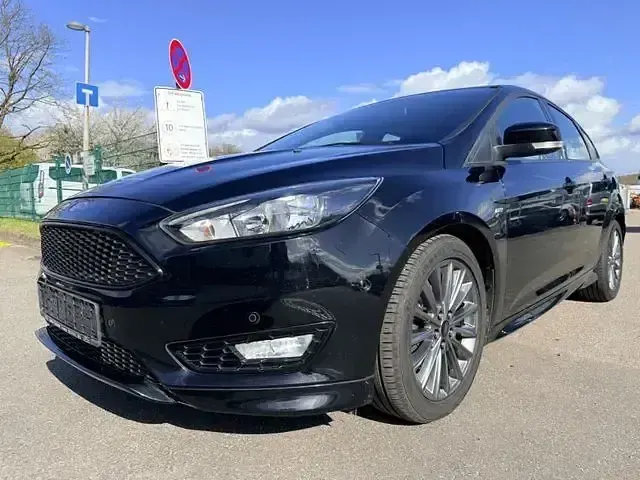 Gebraucht Ford Focus ST-Line 140 PS (102 kW) 2018 Schwarz Limousine