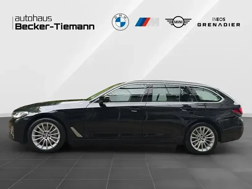Gebraucht BMW 530 Luxury Line 245 PS (180 kW) 2023 Saphirschwarz Kombi
