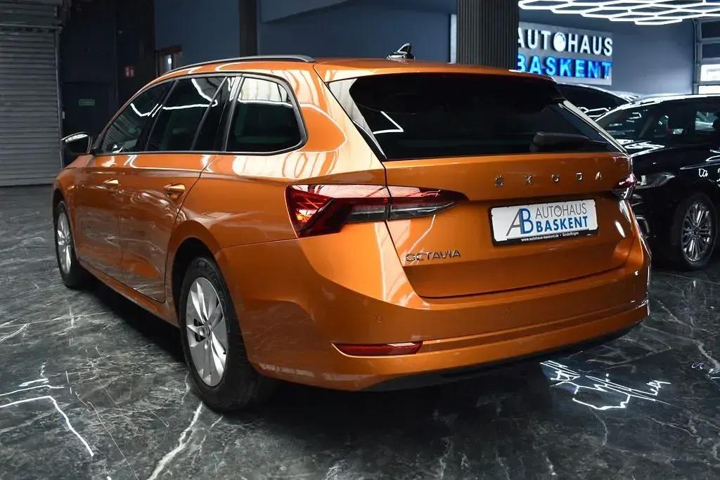 Gebraucht Skoda Octavia Ambition 110 PS (80 kW) 2023 Orange Kombi