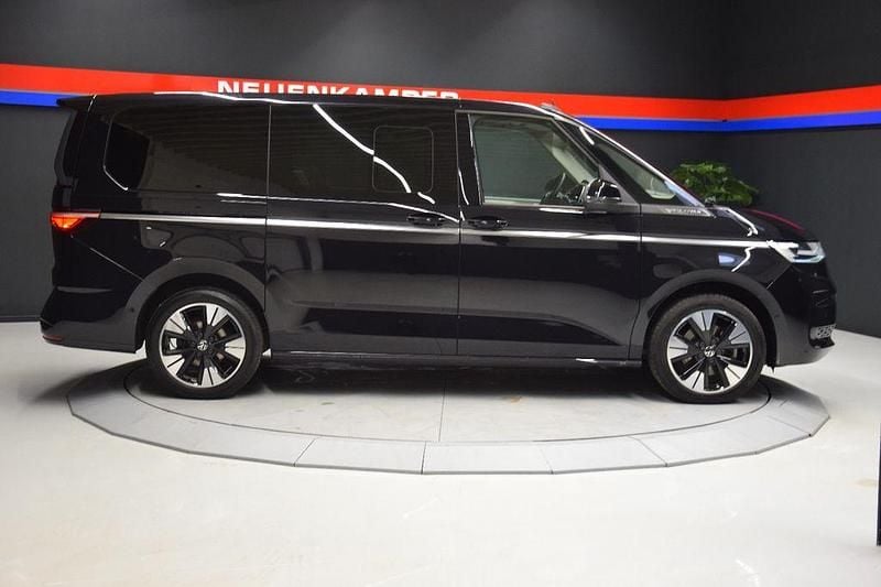 Gebraucht VW T7 Style 150 PS (110 kW) 2024 Schwarz Van