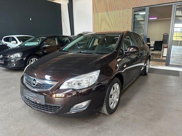 Braun Gebraucht 2012 Opel Astra Edition Limousine | 5.990 € (Fairer Preis) - Bild 1/4