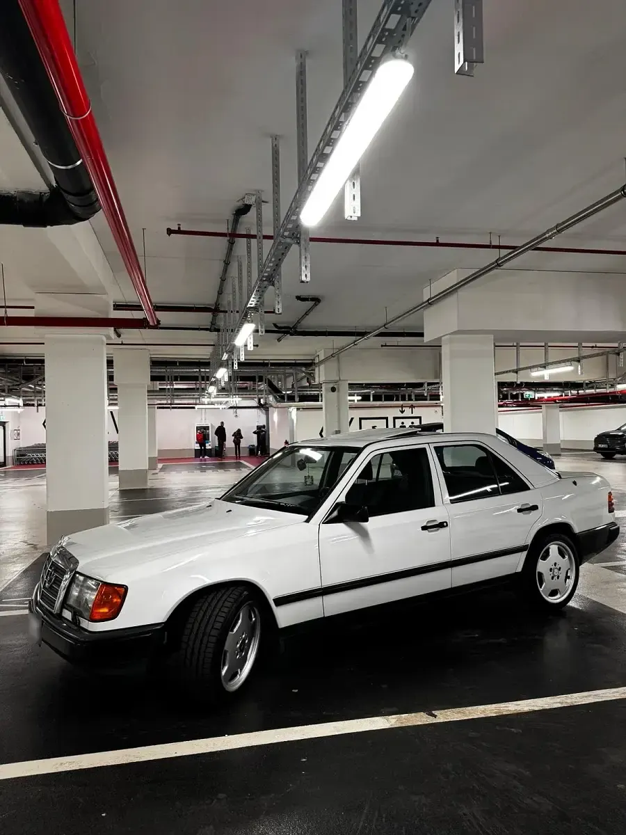 Gebraucht Mercedes E260 160 PS (117 kW) 1988 Weiß Limousine