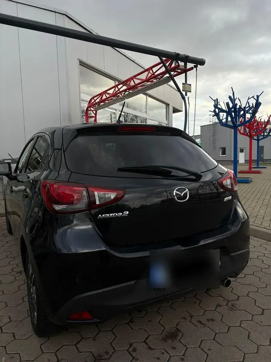 Gebraucht Mazda 2 Exclusive 90 PS (66 kW) 2016 Schwarz Limousine