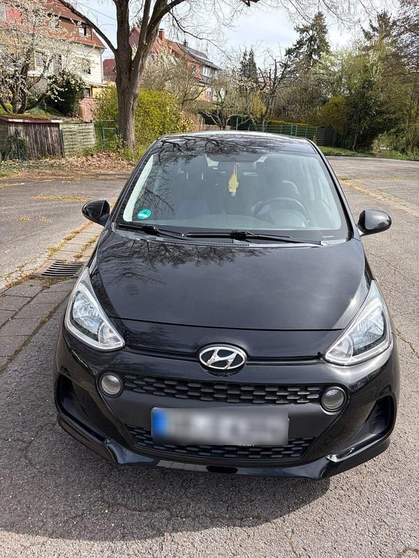 Gebraucht Hyundai i10 Trend 67 PS (49 kW) 2016 Schwarz Kleinwagen