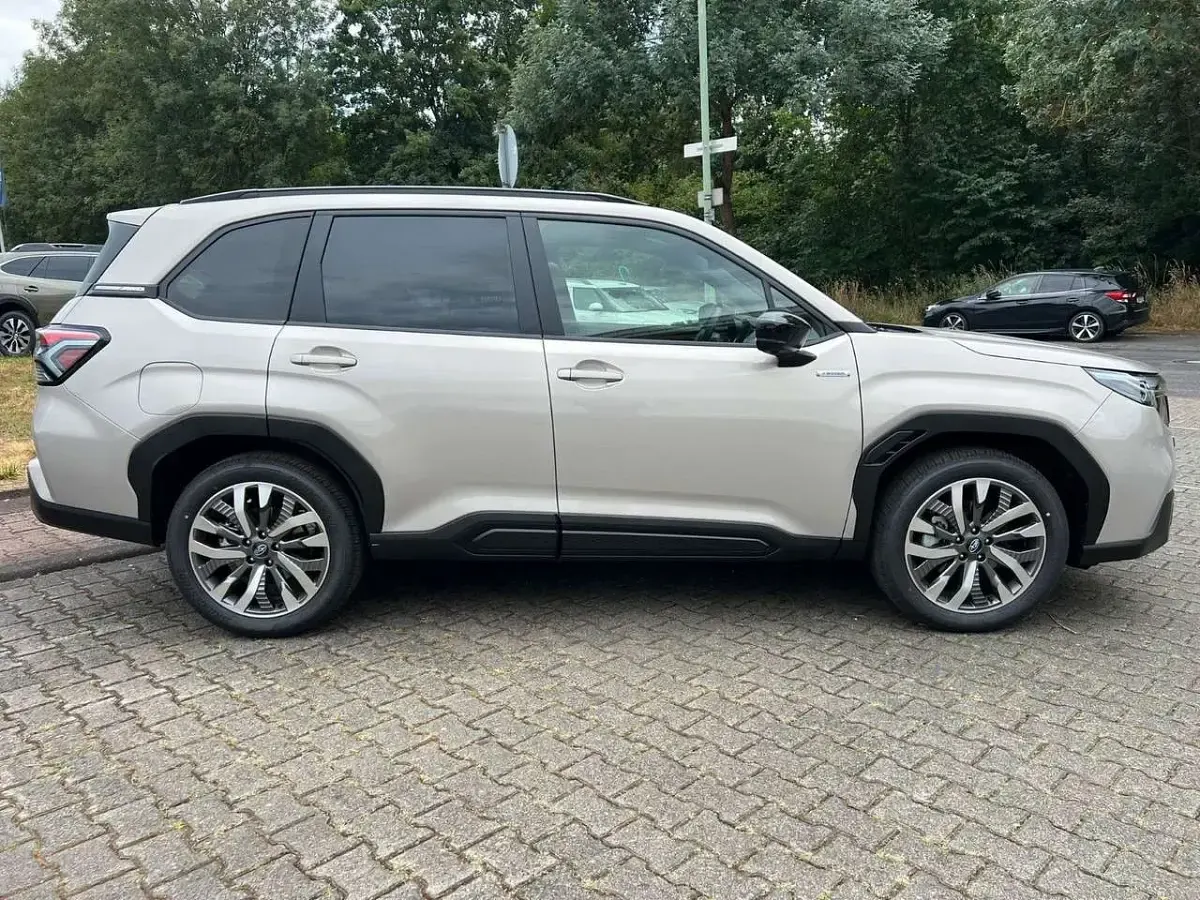 Gebraucht Subaru Forester Platinum 136 PS (100 kW) 2025 Silber SUV