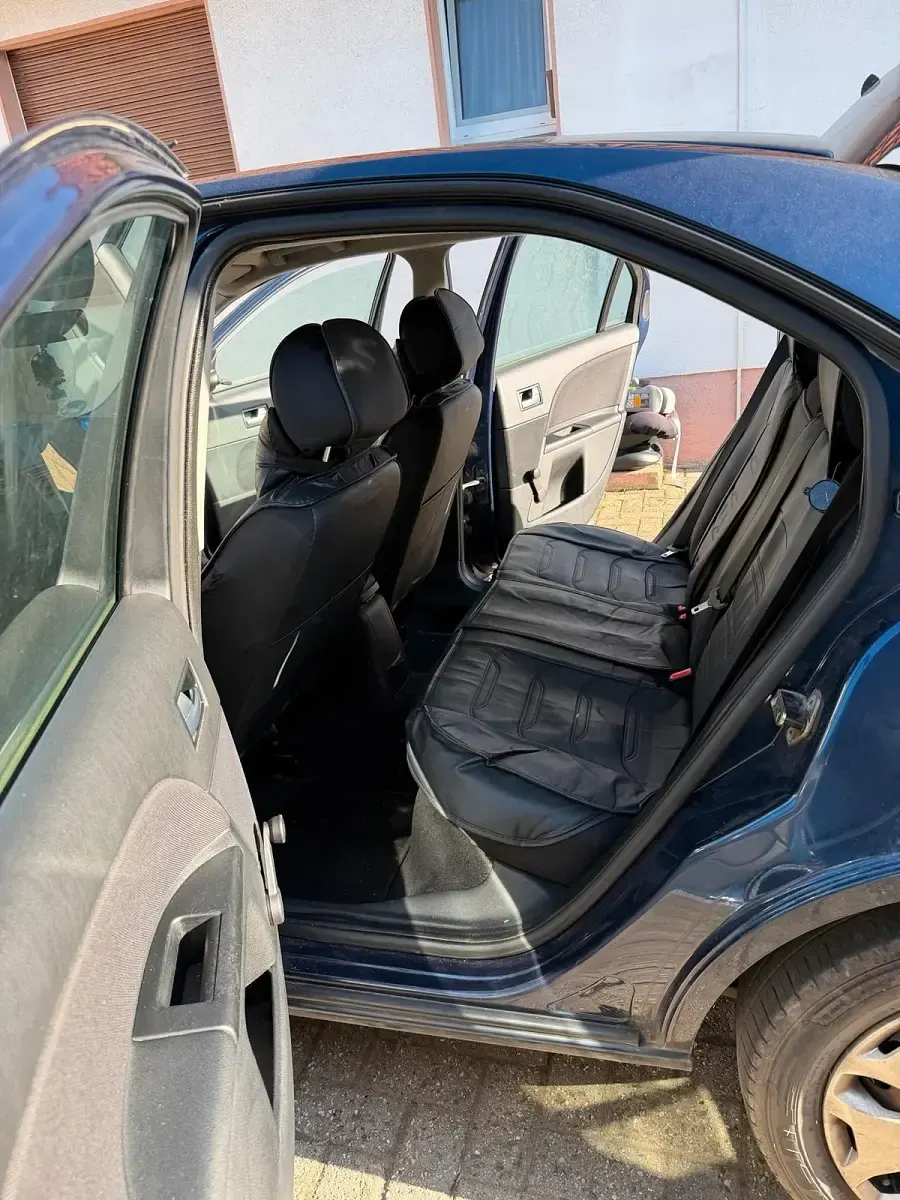 Usado Ford Mondeo 125 CV (91 kW) 2004 Azul Berlina