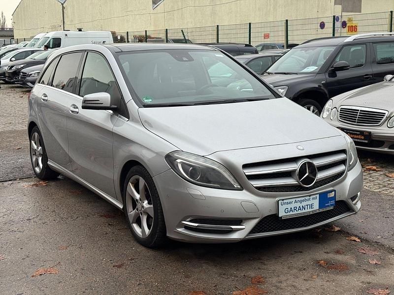 Gebraucht Mercedes B200 156 PS (114 kW) 2014 Silber Van / Kleinbus