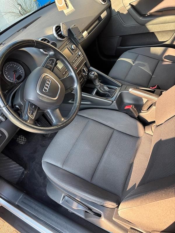 Gebraucht Audi A3 105 PS (77 kW) 2011 Silber Kleinwagen