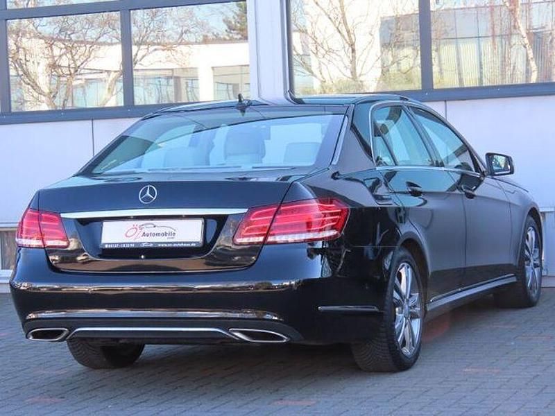 Second-hand Mercedes E200 184 CP (135 kW) 2014 Negru Berlinǎ