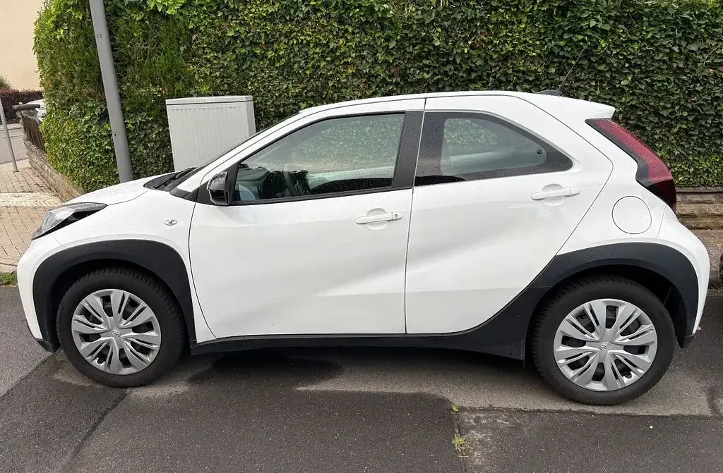 Gebraucht Toyota Aygo X Play 72 PS (52 kW) 2024 Weiß SUV
