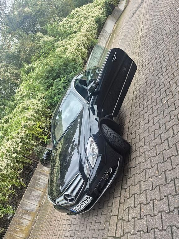 Schwarz Gebraucht 2011 Mercedes E200 Avantgarde Coupé | 13.700 € (Fairer Preis) - Bild 1/4