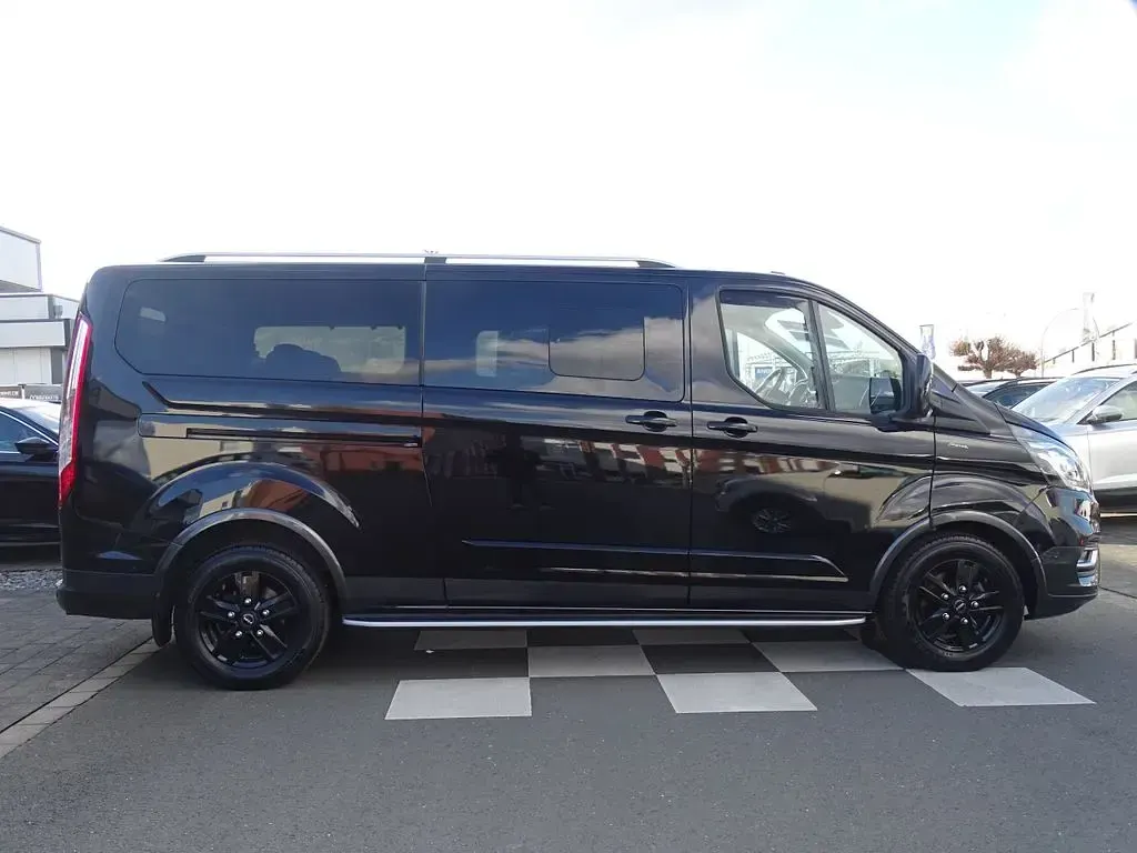 Usado Ford Tourneo Custom Active 131 HP (96 kW) 2023 Preto Van
