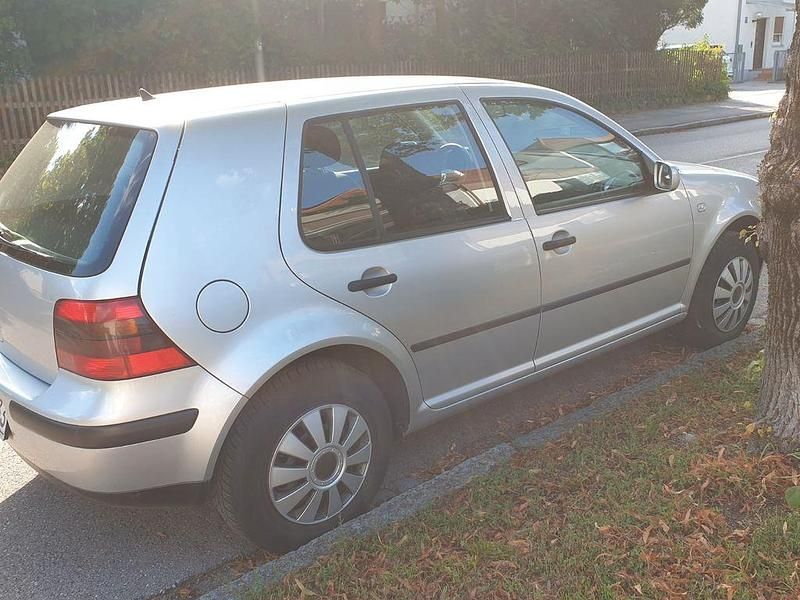 Silber Gebraucht 2002 VW Golf IV Basis Limousine | 1.799 € (Fairer Preis) - Bild 1/4