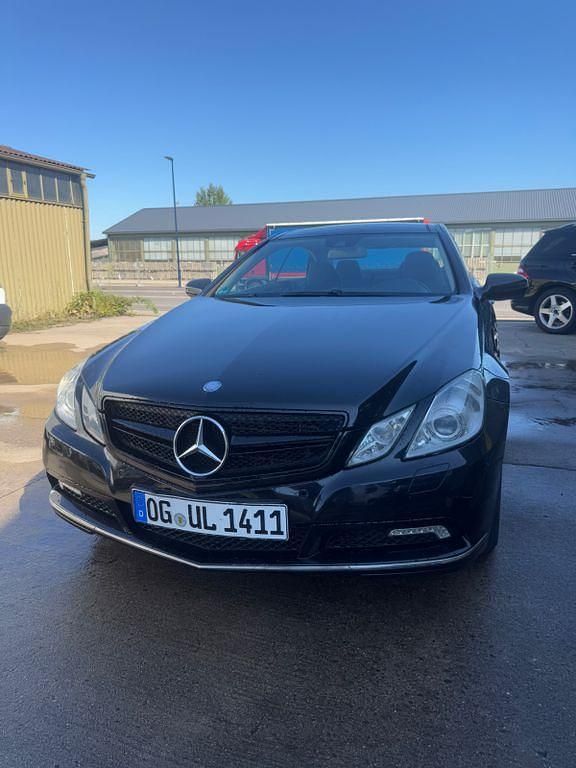 Schwarz Gebraucht 2009 Mercedes E350 Coupé | 8.000 € (Superpreis) - Bild 1/4