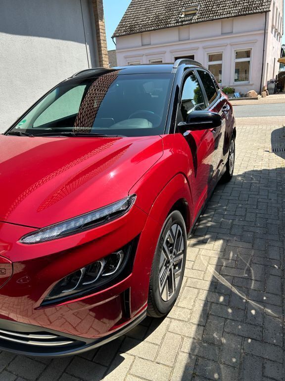 Rot Gebraucht 2021 Hyundai Kona Prime SUV | 20.699 € (Superpreis) - Bild 1/4
