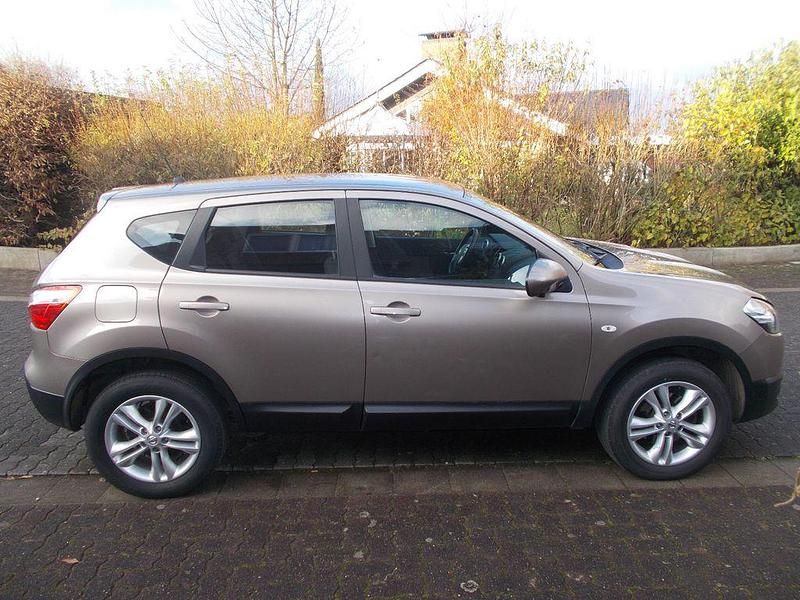 Grau Gebraucht 2012 Nissan Qashqai Acenta SUV | 7.390 € (Guter Preis) - Bild 1/4