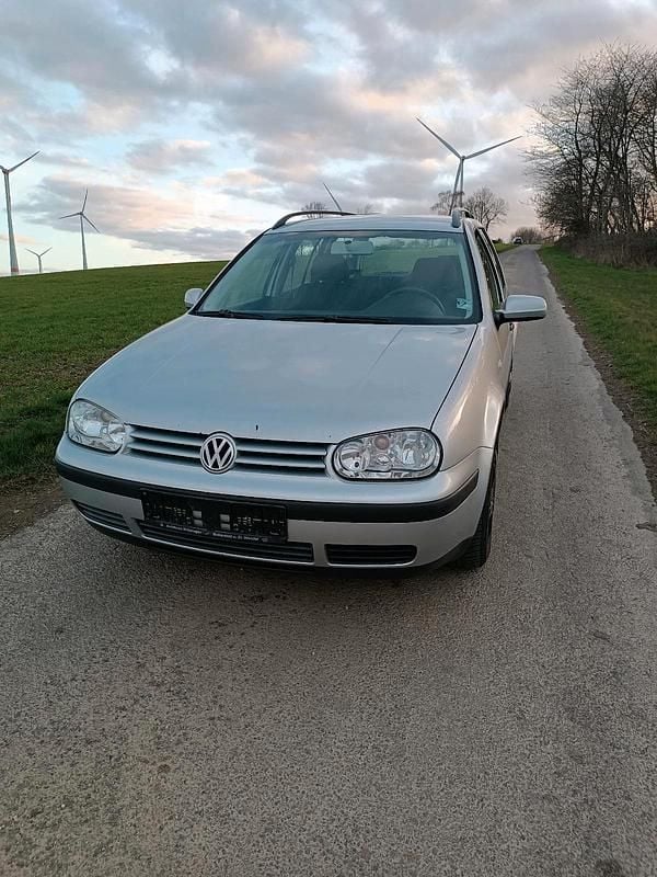 Second-hand VW Golf IV 105 CP (77 kW) 2005 Argintiu Break