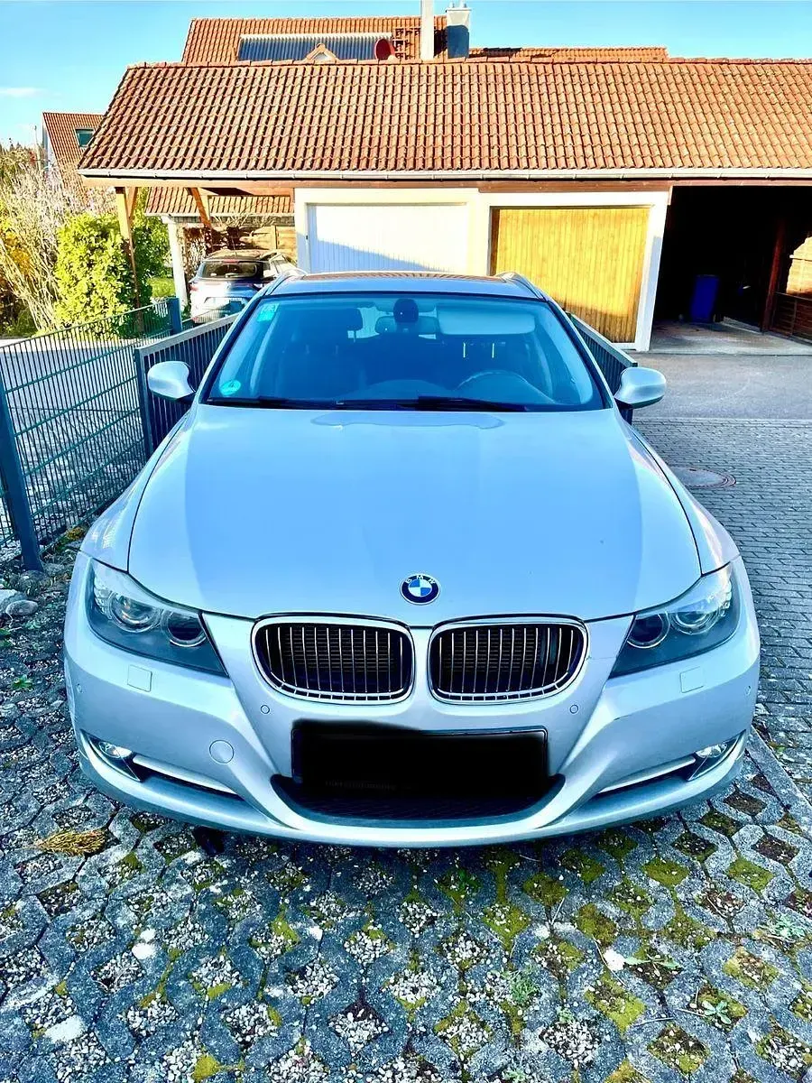 Gebraucht BMW 318 143 PS (105 kW) 2011 Silber Kombi