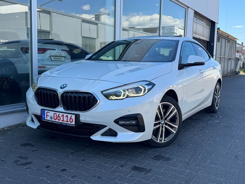 Weiß Gebraucht 2021 BMW 220 Sport Line Coupé | 23.399 € - Bild 1/4