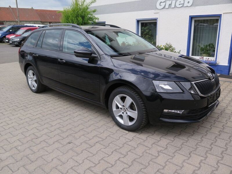 Schwarz Gebraucht 2018 Skoda Octavia Ambition Kombi | 10.950 € (Superpreis) - Bild 1/4