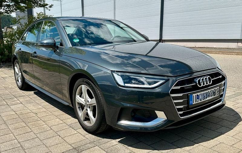 Grau Gebraucht 2020 Audi A4 Advanced Plus Limousine | 25.950 € (Superpreis) - Bild 1/4