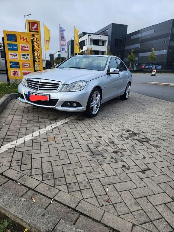 Grau Gebraucht 2012 Mercedes C200 Avantgarde Limousine | 9.200 € (Guter Preis) - Bild 1/4