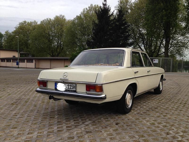 Gebraucht Mercedes 200/8 95 PS (69 kW) 1971 Beige Limousine