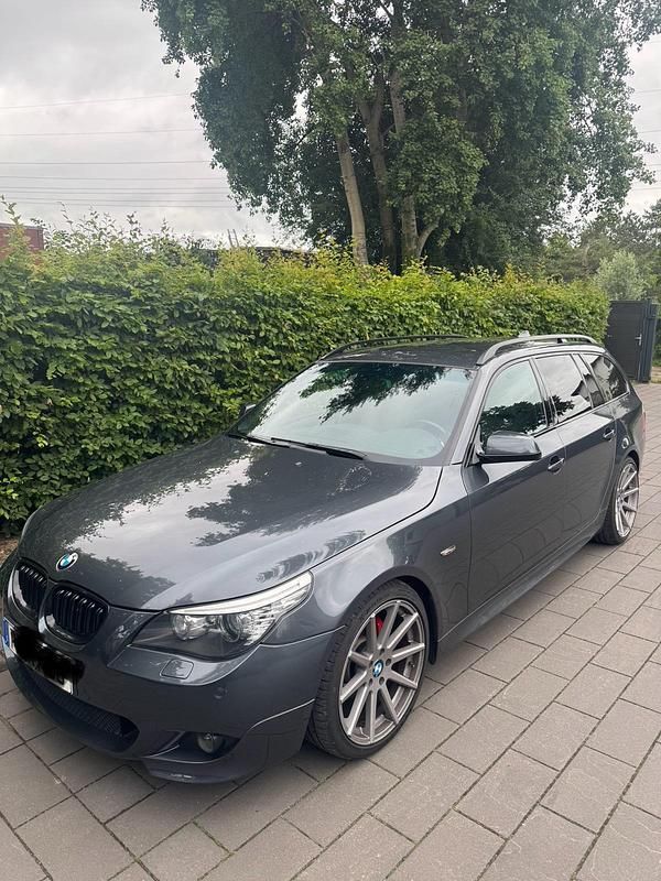 Grau Gebraucht 2009 BMW 530 M Sport Kombi | 10.900 € (Etwas zu teuer) - Bild 1/4