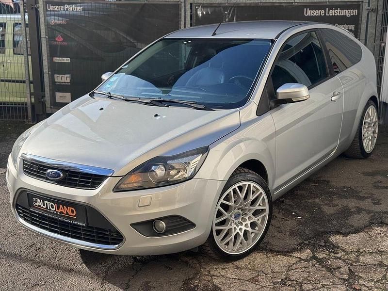 Gebraucht Ford Focus Titanium 125 PS (91 kW) 2009 Silber Limousine