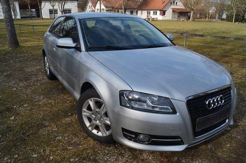 Gebraucht Audi A3 Attraction 105 PS (77 kW) 2012 Silber Kleinwagen