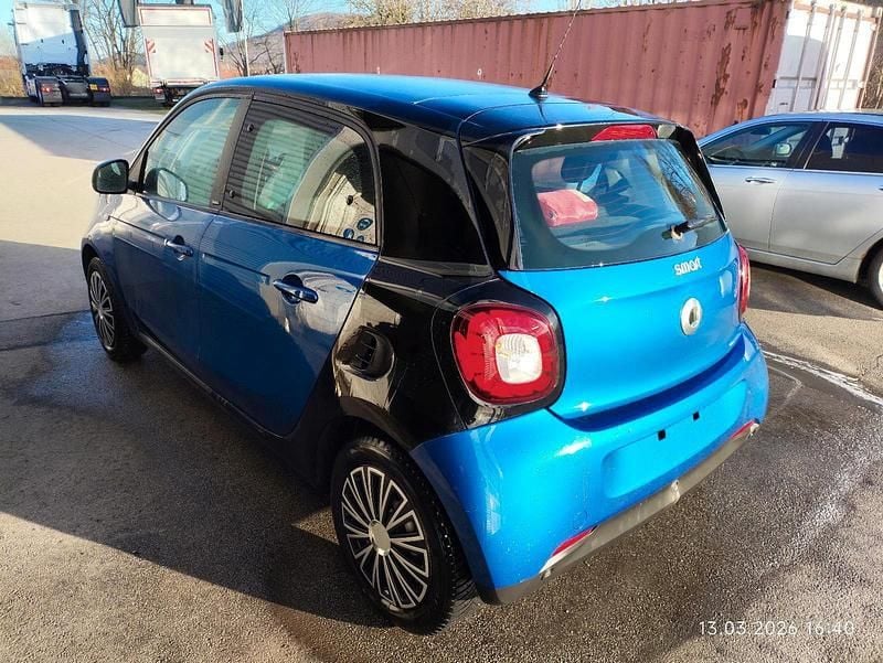 Second-hand Smart ForFour Passion 75 CP (55 kW) 2017 Albastru Hatchback