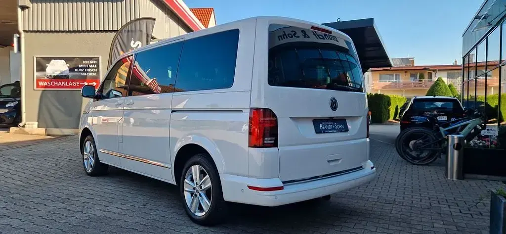 Gebraucht VW Multivan 204 PS (150 kW) 2023 Weiß Van / Kleinbus