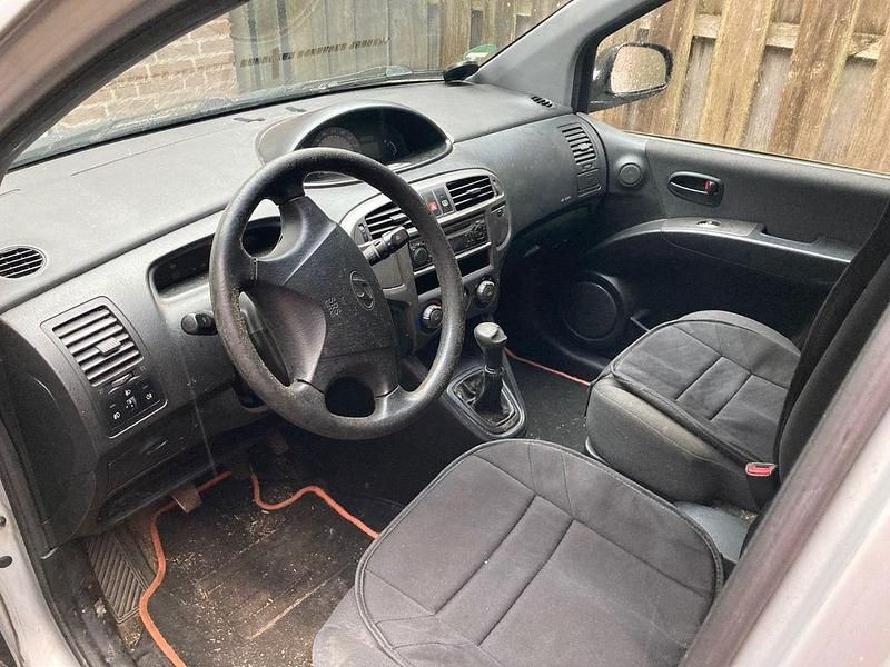 Gebraucht Hyundai Matrix GLS 103 PS (75 kW) 2001 Grau Van / Kleinbus