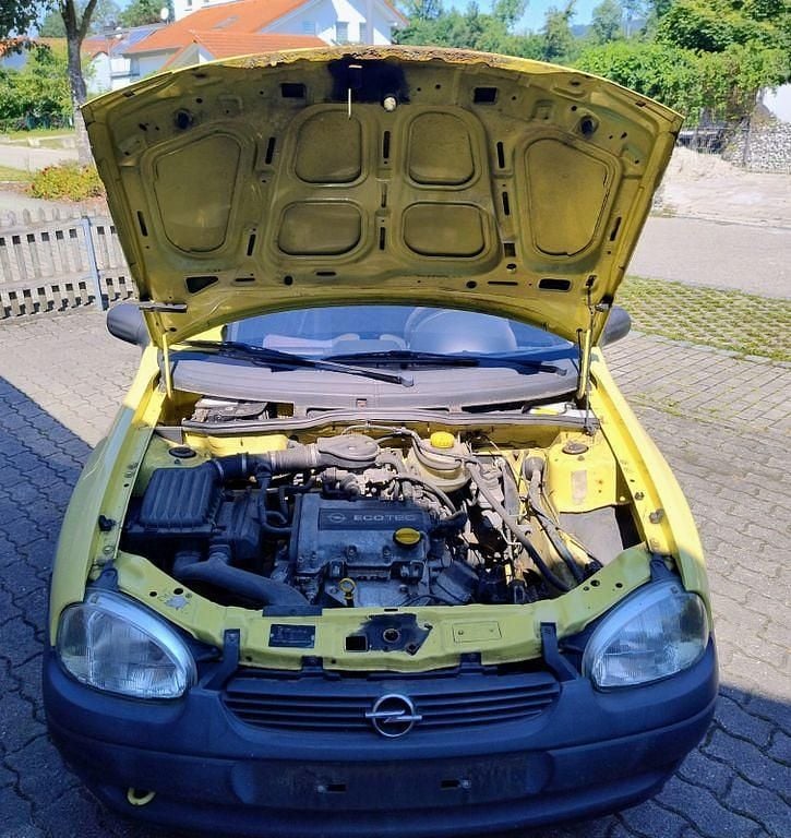 Gelb Gebraucht 2000 Opel Corsa Limousine | 750 € (Guter Preis) - Bild 1/4