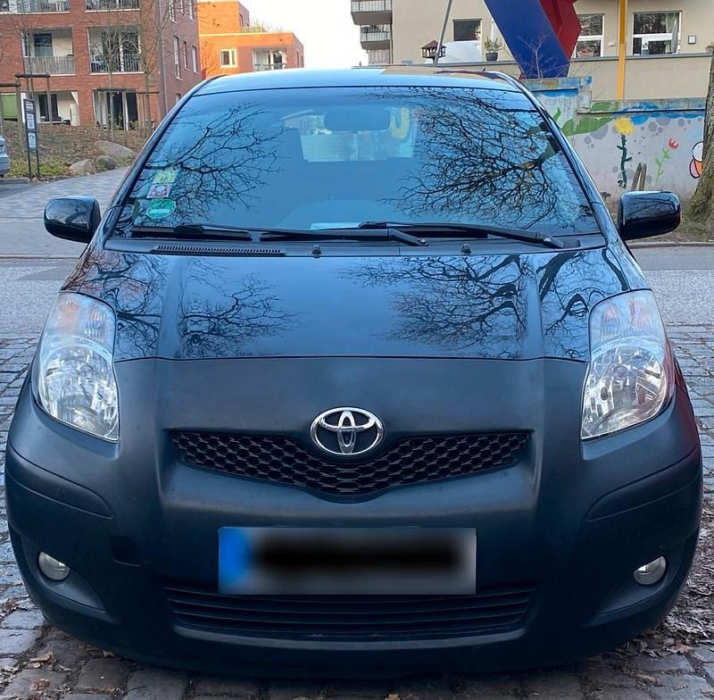 Gebraucht Toyota Yaris 87 PS (63 kW) 2010 Schwarz Kleinwagen