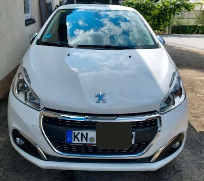 Weiß Gebraucht 2016 Peugeot 208 Kleinwagen | 7.999 € (Etwas zu teuer) - Bild 1/4