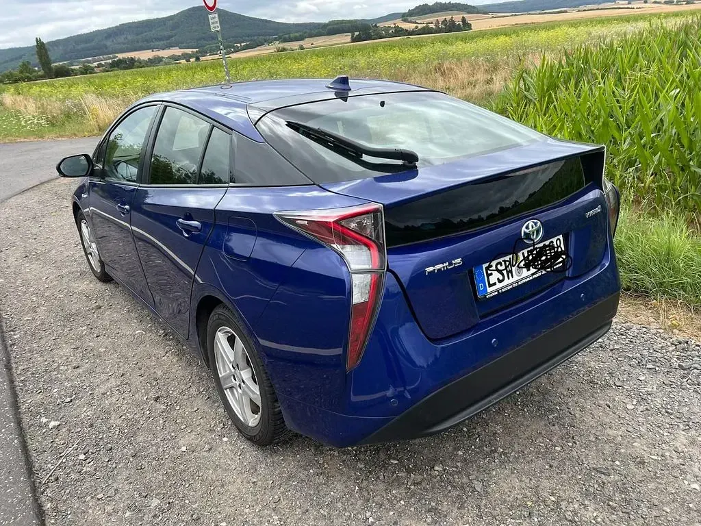 Gebraucht Toyota Prius 122 PS (89 kW) 2018 Blau Kleinwagen