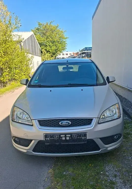 Brugt Ford Focus Style 101 HK (74 kW) 2008 Sølv Sedan