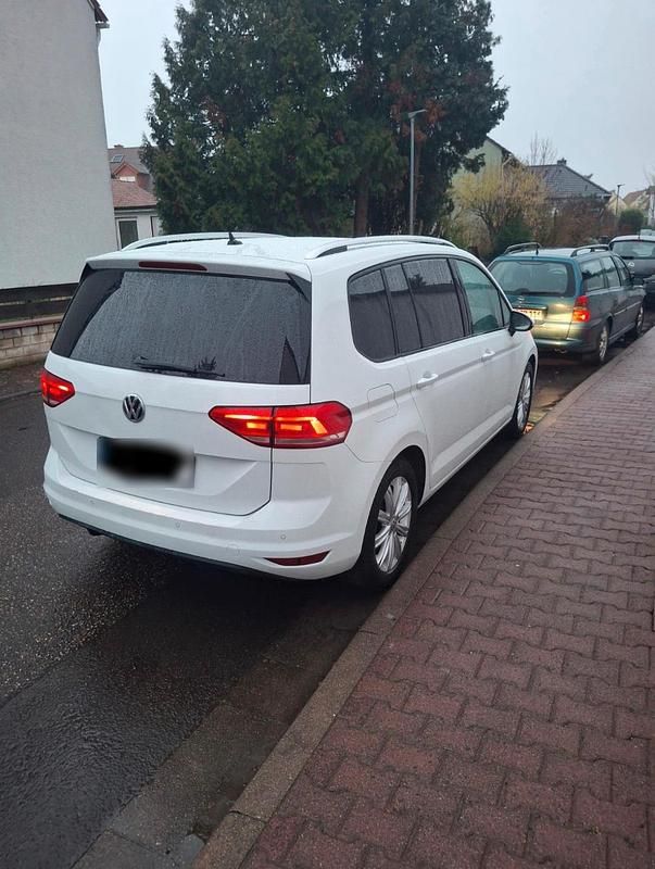 Gebraucht VW Touran 115 PS (84 kW) 2016 Weiß Van / Kleinbus