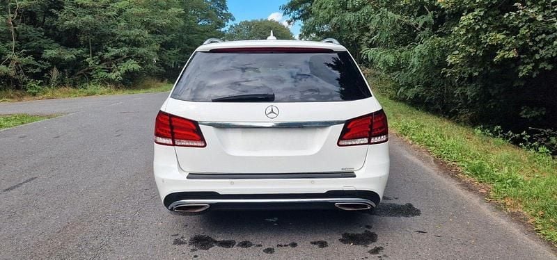 Weiß Gebraucht 2015 Mercedes E350 Avantgarde Kombi | 19.000 € (Fairer Preis) - Bild 1/4