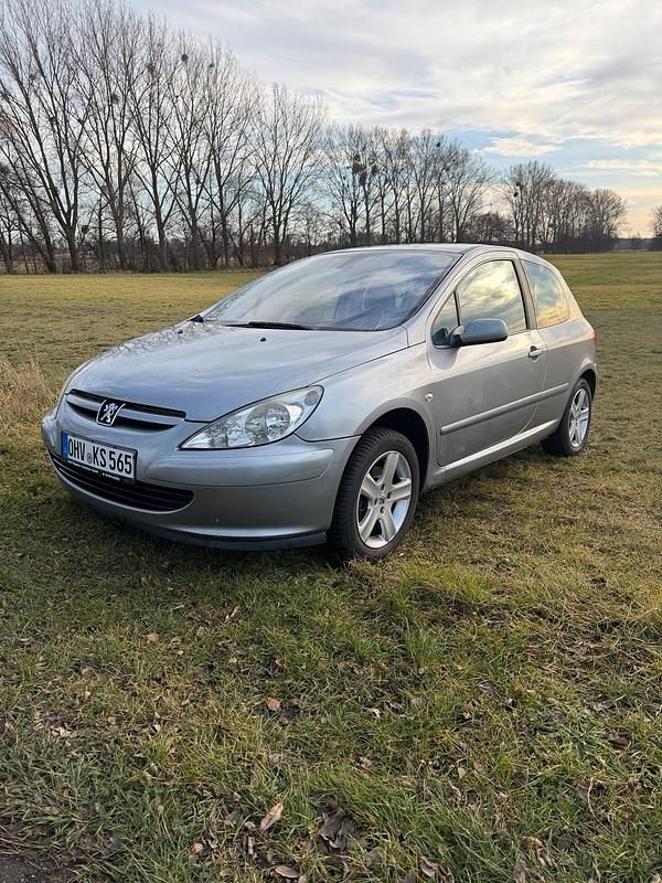 Silber Gebraucht 2004 Peugeot 307 Kleinwagen | 990 € (Guter Preis) - Bild 1/4