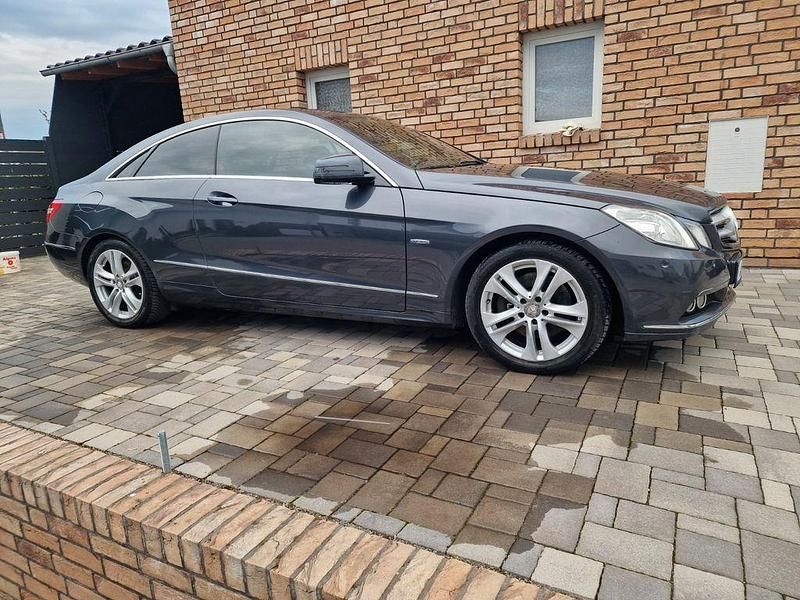 Gebraucht Mercedes E250 204 PS (150 kW) 2011 Grau Coupé