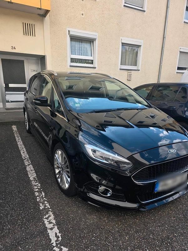 Schwarz Gebraucht 2016 Ford S-MAX Titanium Van / Kleinbus | 15.200 € (Fairer Preis) - Bild 1/4