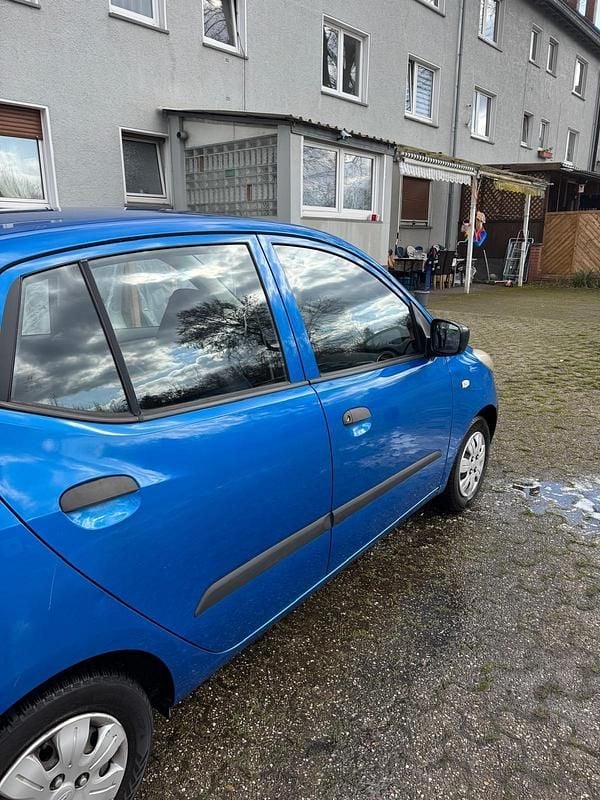 Gebraucht Hyundai i10 67 PS (49 kW) 2010 Blau Kleinwagen
