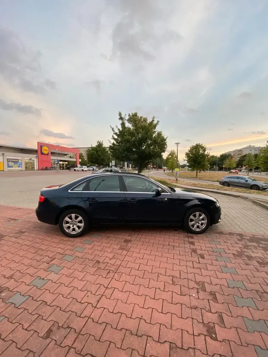 Gebraucht Audi A4 179 PS (131 kW) 2010 Blau Limousine