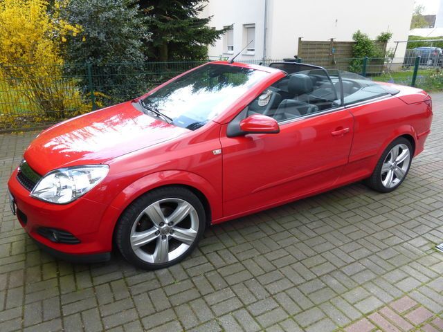 Rot Gebraucht 2009 Opel Astra Cabriolet Cabrio | 9.800 € - Bild 1/4