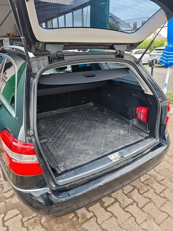 Gebraucht Mercedes E220 Elegance 170 PS (125 kW) 2011 Grau Kombi