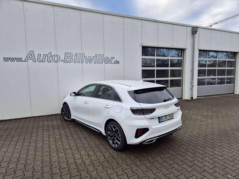 Gebraucht Kia Ceed GT-Line 140 PS (102 kW) 2024 Deluxeweiß metallic Kleinwagen