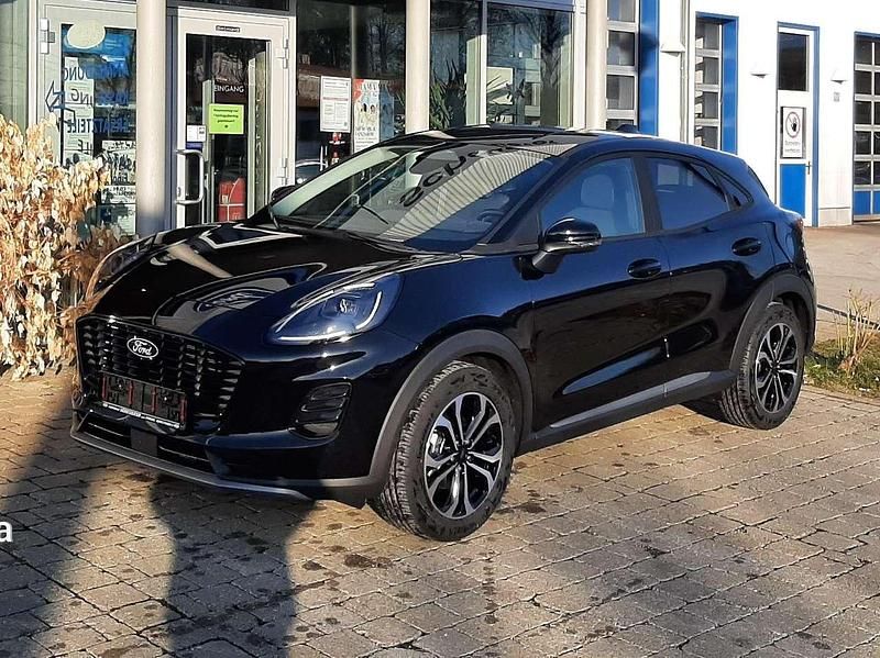 Obsidianschwarz metallic Gebraucht 2025 Ford Puma Titanium SUV | 22.900 € (Superpreis) - Bild 1/4